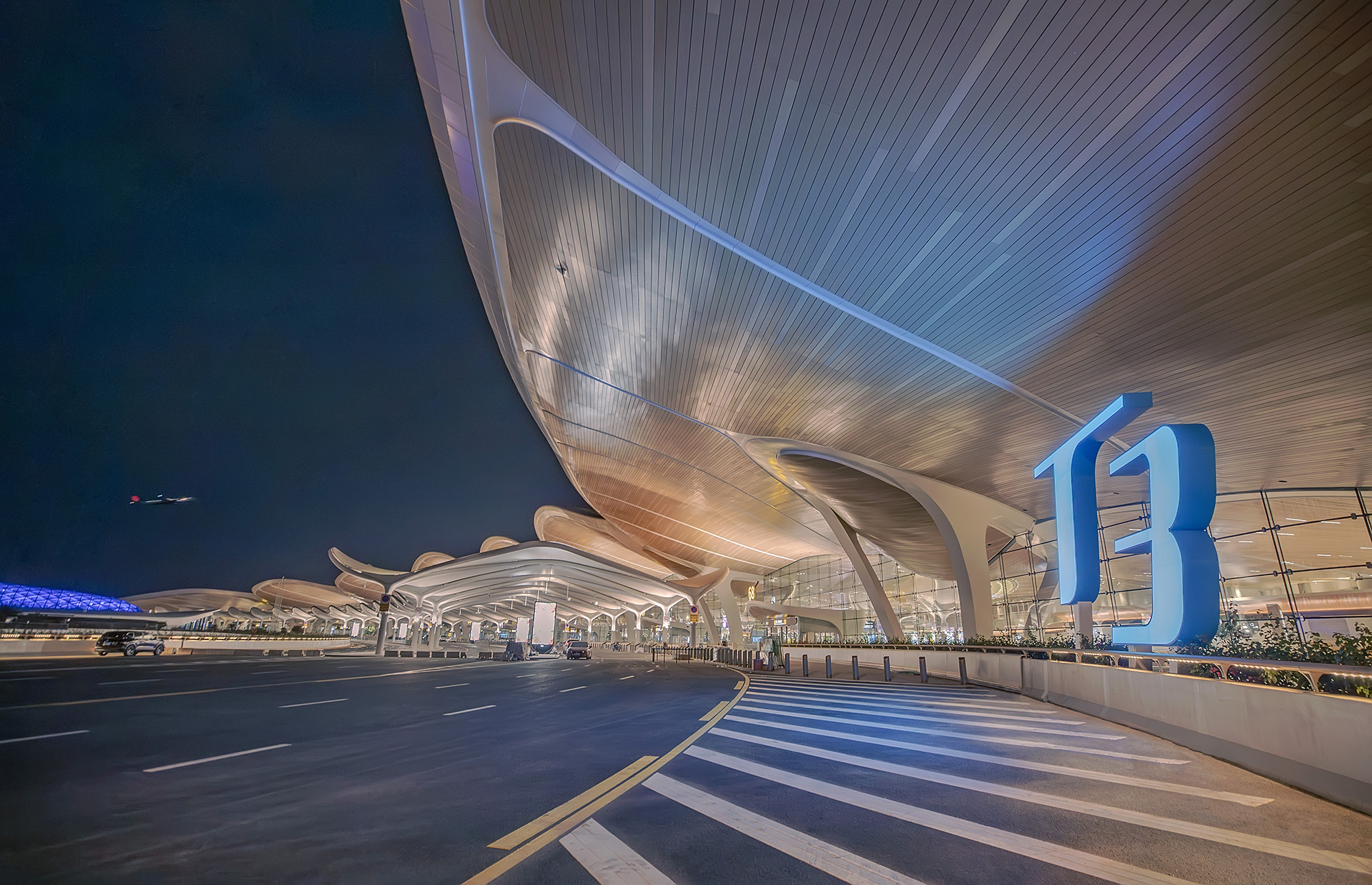 广州超级枢纽“上新”，白云国际机场进入“五跑三楼”时代